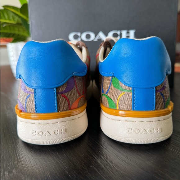 Men’s Coach Sneaker in Rainbow Signature Canvas - Picture 5 of 7